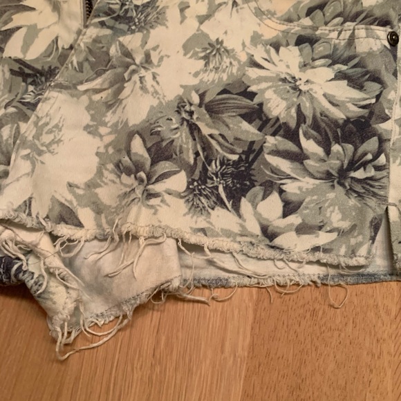 Flower print shorts - Picture 2 of 5